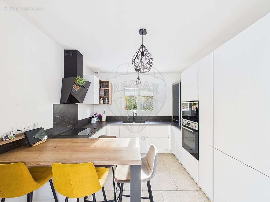 Maison à CHAILLEVETTE