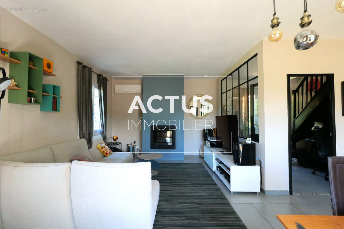 Maison 227 m² à Lamanon  - photo 3