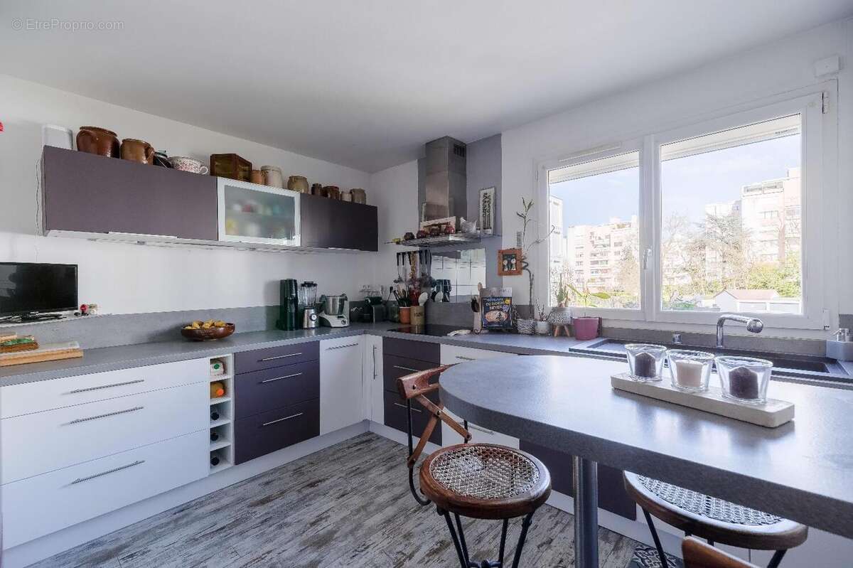 Appartement 95 m² à Decines-Charpieu  - photo 4