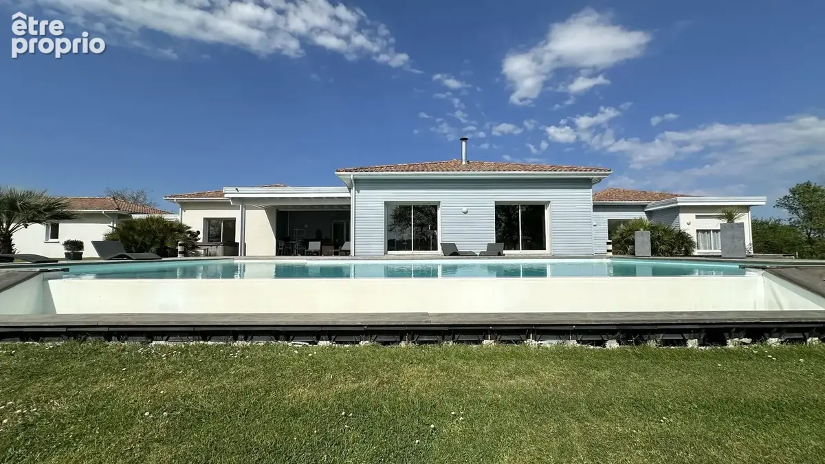 Lieu exceptionnel pour cette villa d'architecte de type 7 pièces de 266 m2 avec piscine - photo 3