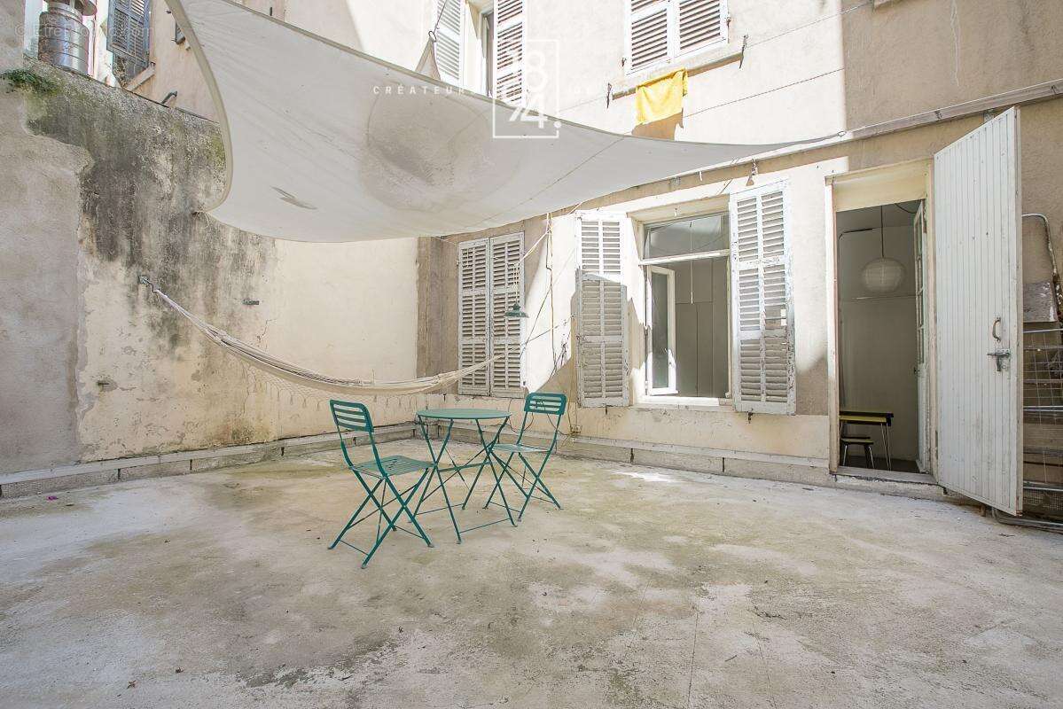Appartement à MARSEILLE-1E