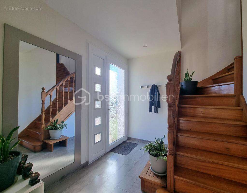 Maison à JOUY-LE-CHATEL