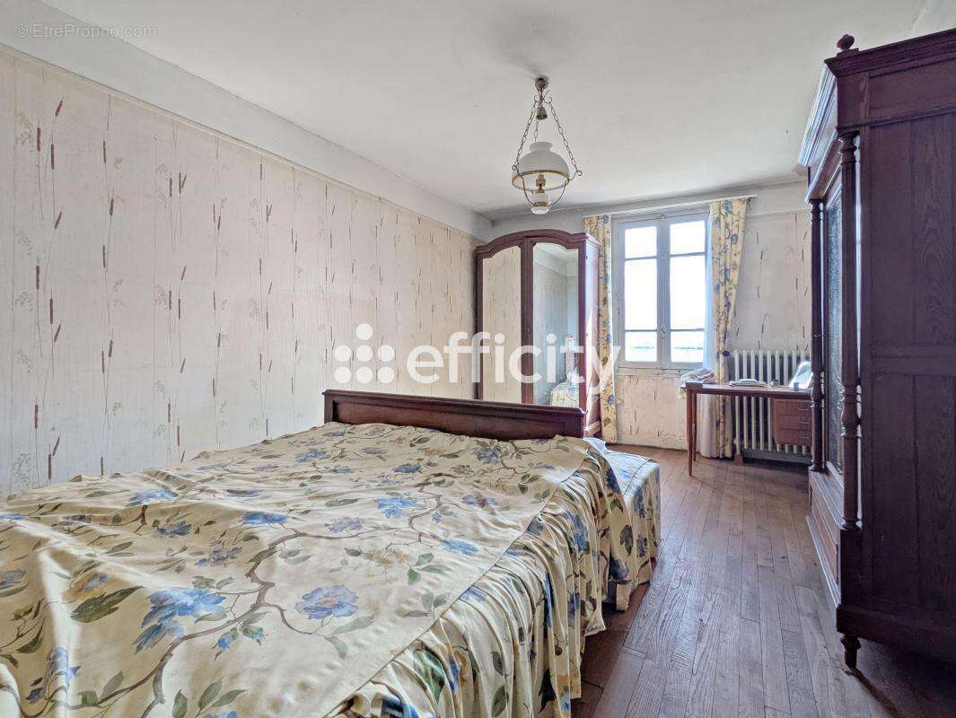 Maison à SAINT-SULPICE-LES-FEUILLES