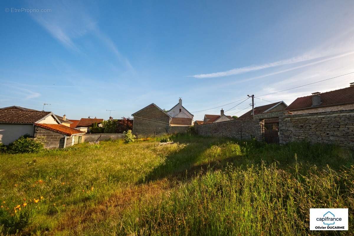 Terrain à vendre  IS SUR TILLE (21) sur une parcelle de plus de 800 m² avec permis d'aménager - photo 2