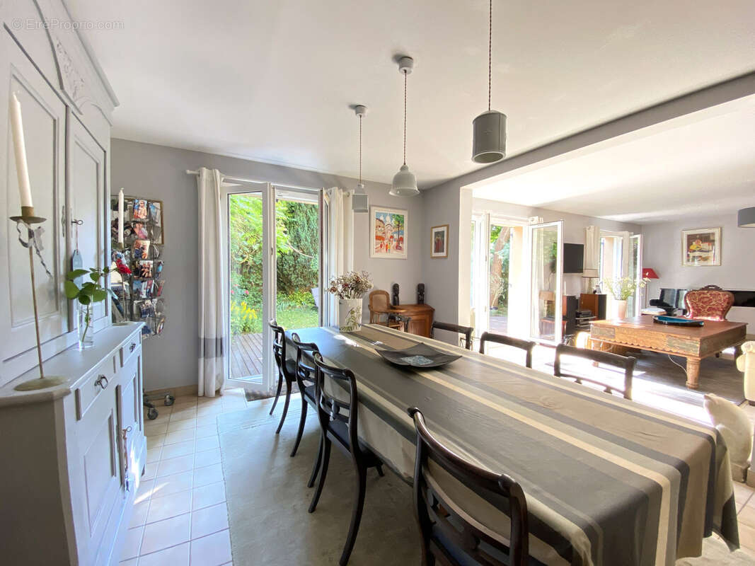 Maison à CHENNEVIERES-SUR-MARNE