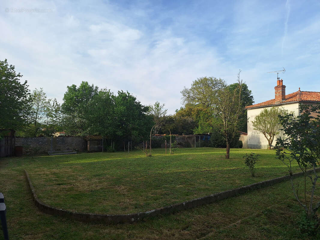 Maison en pierres - proche centre la rochefoucauld - photo 2