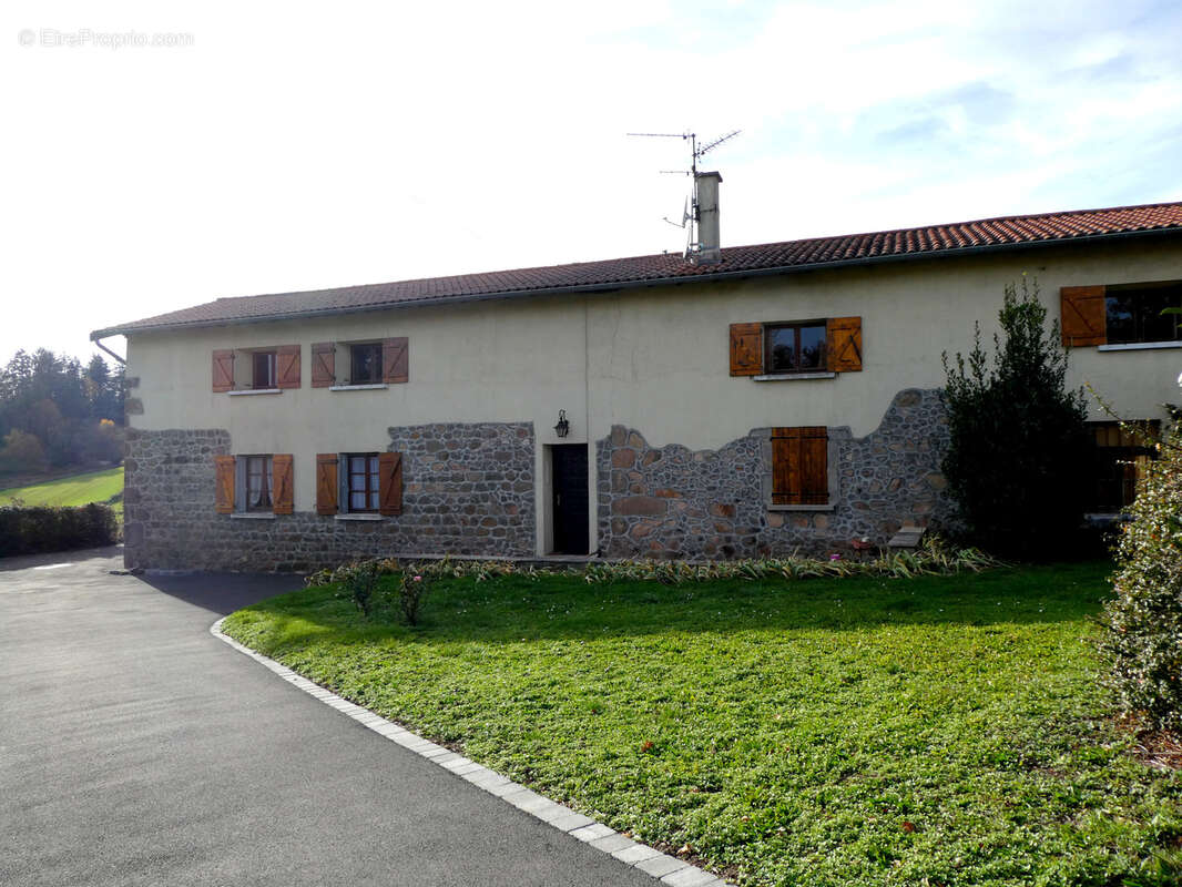 Maison à SAINT-LAURENT-DE-CHAMOUSSET