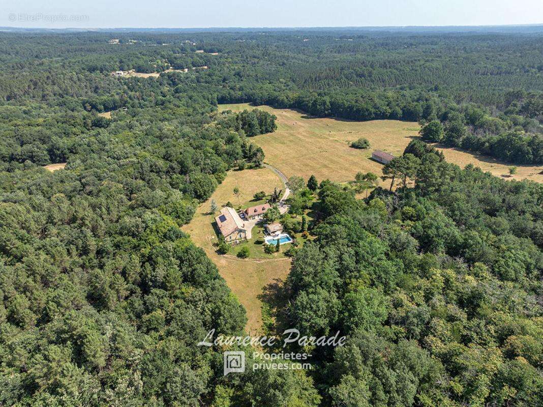 Chartreuse au coeur de 40 hectares, avec dépendances - photo 2