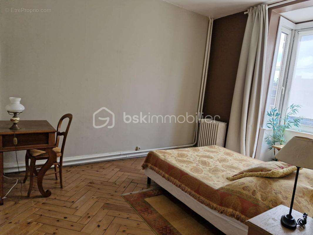 Vivez le charme de l'ancien au coeur de Wattrelos ! 4 chambres, jardin, garage - photo 5