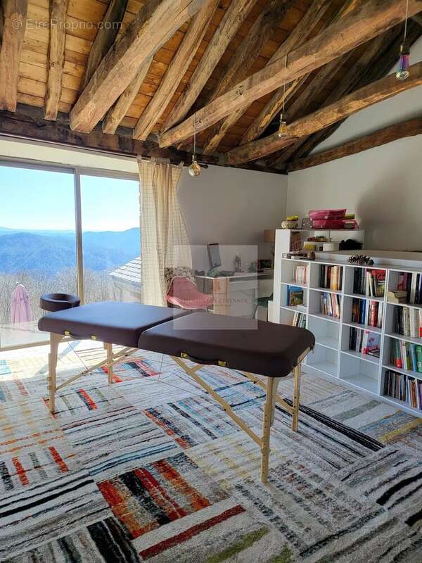 Maison à LE COLLET-DE-DEZE