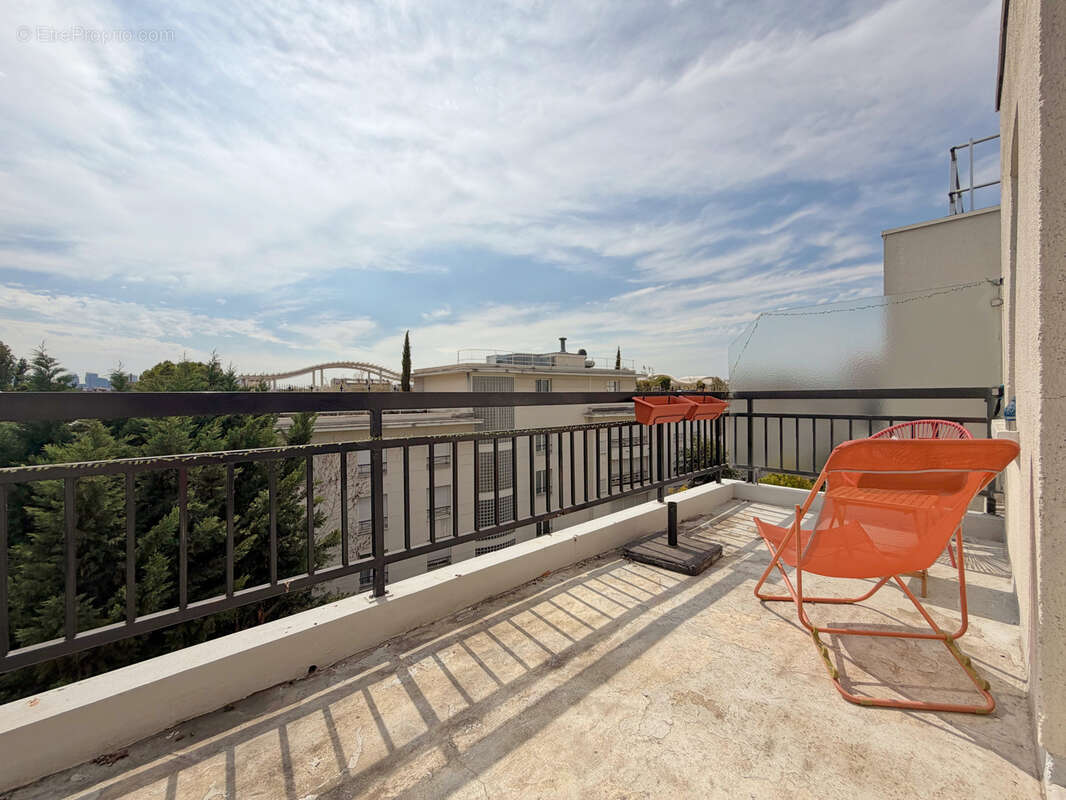 Beau 4 pièces en dernier étage avec terrasses - photo 3