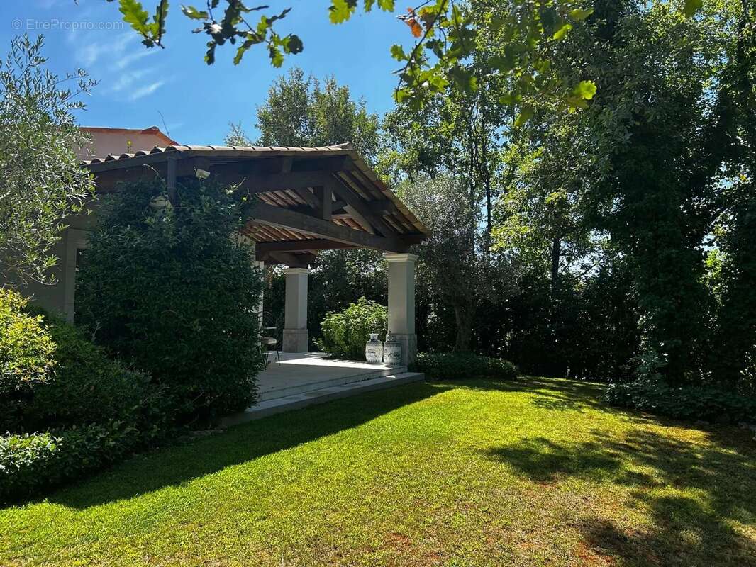 Maison à TOURRETTES