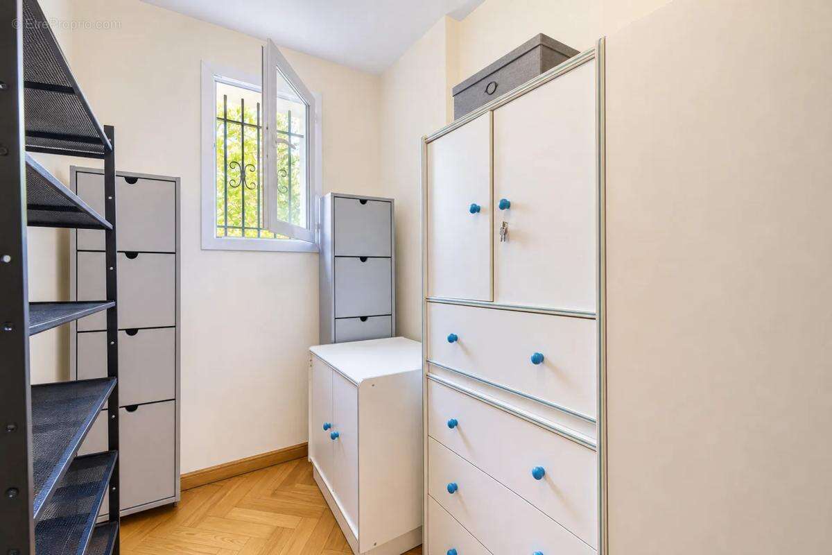 Maison individuelle de 7 pièces de 220m² en vente à Sarcelles - Idéal pour les familles - photo 12