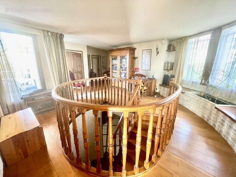 Maison 8 pièces, vue dominante, volumes rares et espace bien-être - Les Coteaux Argenteuil - photo 11