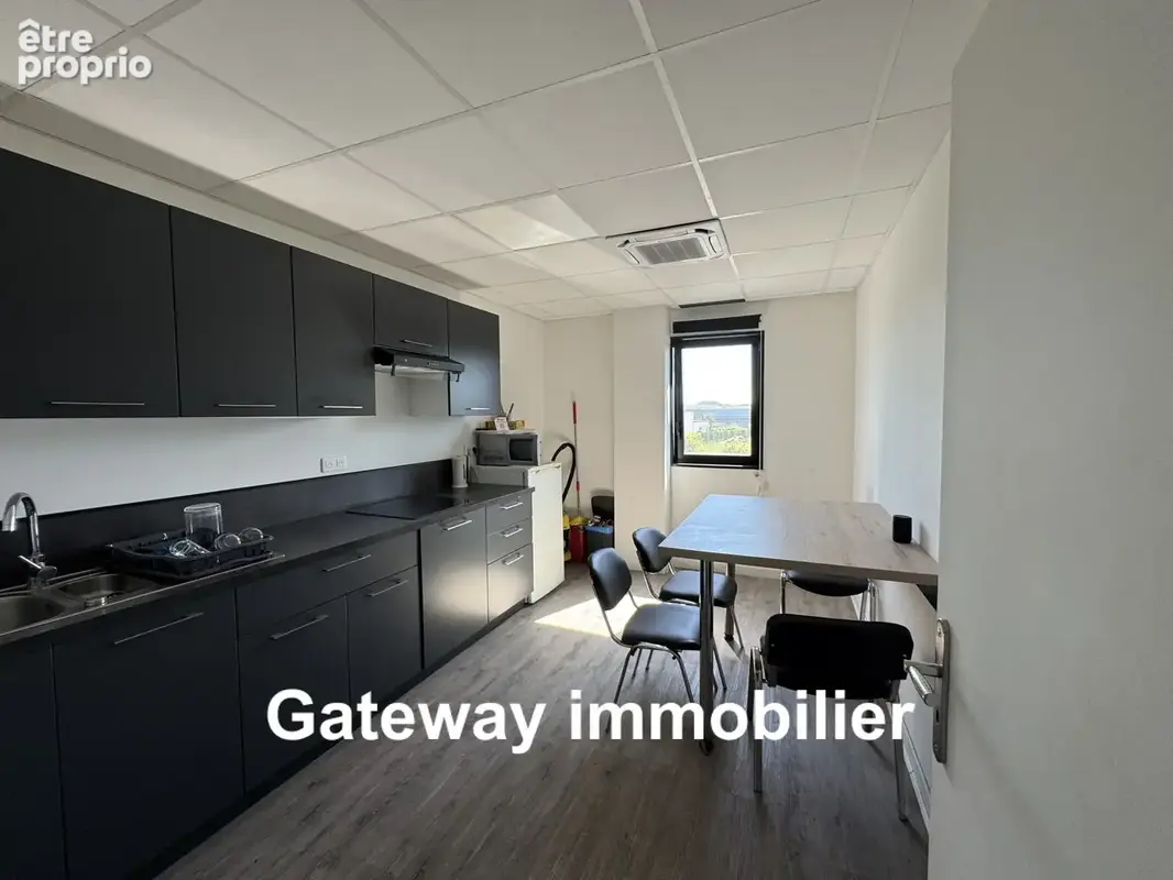 Local professionnel bureaux, entrepôt et showroom  925m2 à gerzat  63360 - photo 14