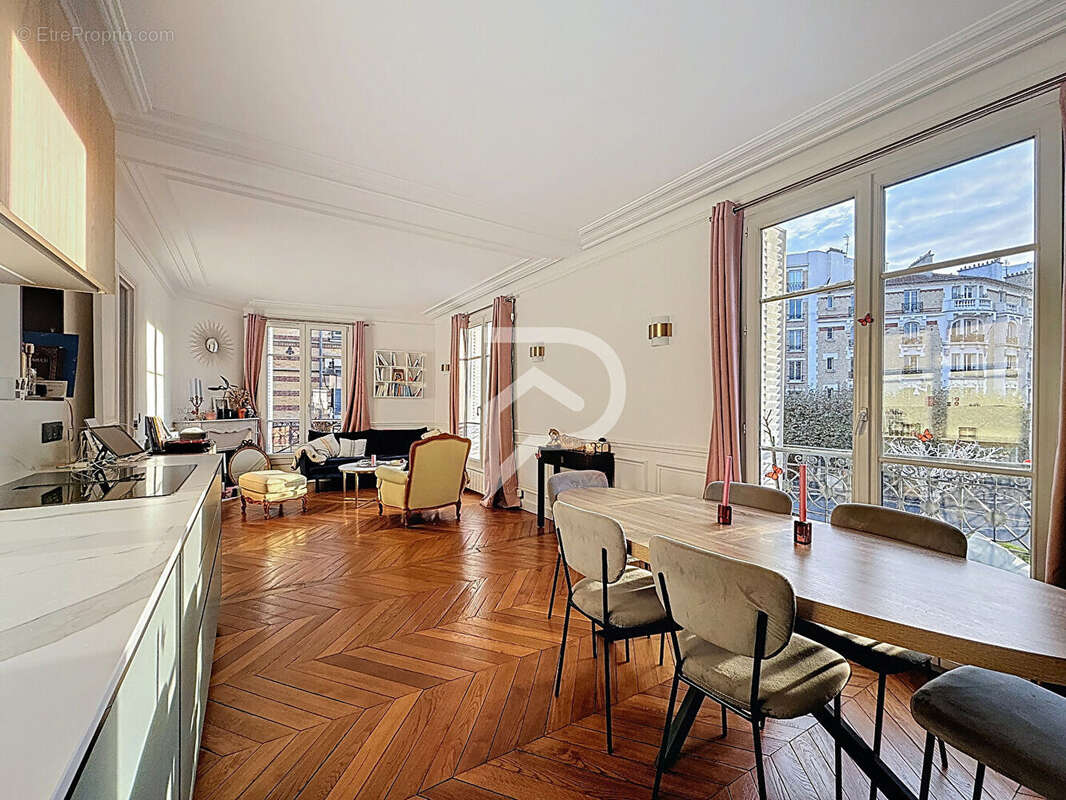 Appartement à COURBEVOIE