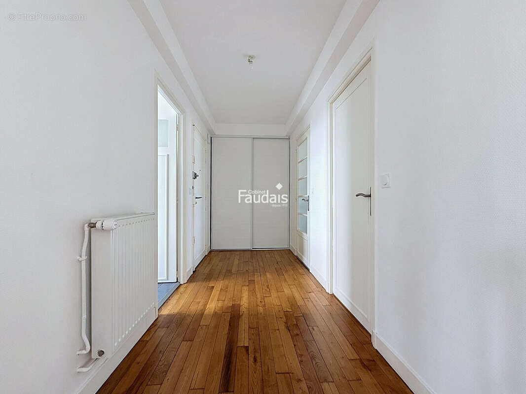 Appartement 77 m² à Saint-Lo  - photo 7