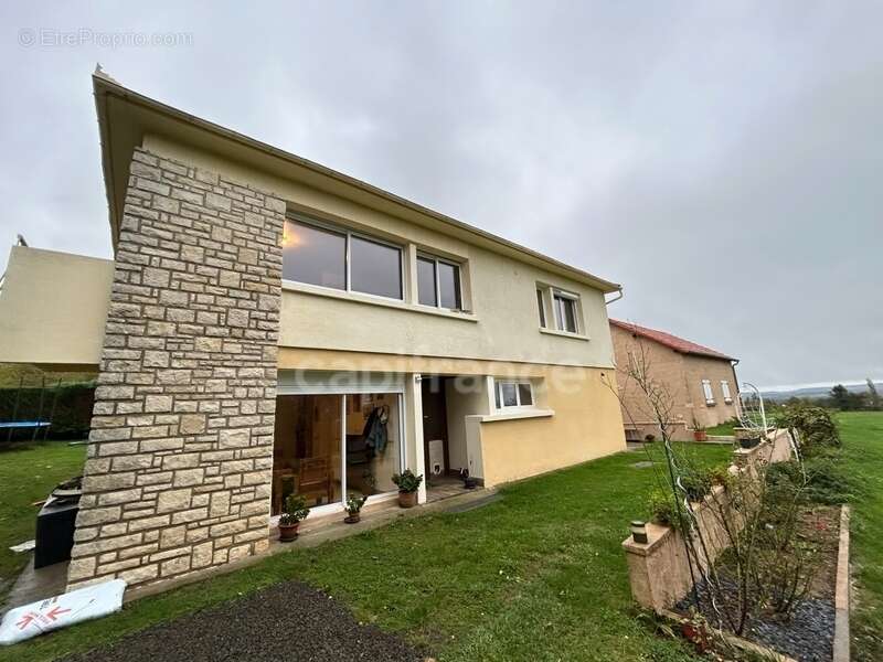 Dpt Dordogne (24), à vendre GENIS maison P5 de 113,78 m² - Terrain de 8 228,00 m² - photo 3
