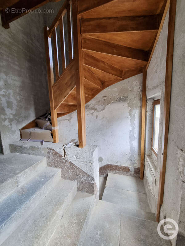 Immeuble de 5 logements au centre-ville d'Avallon avec dépendances - photo 6