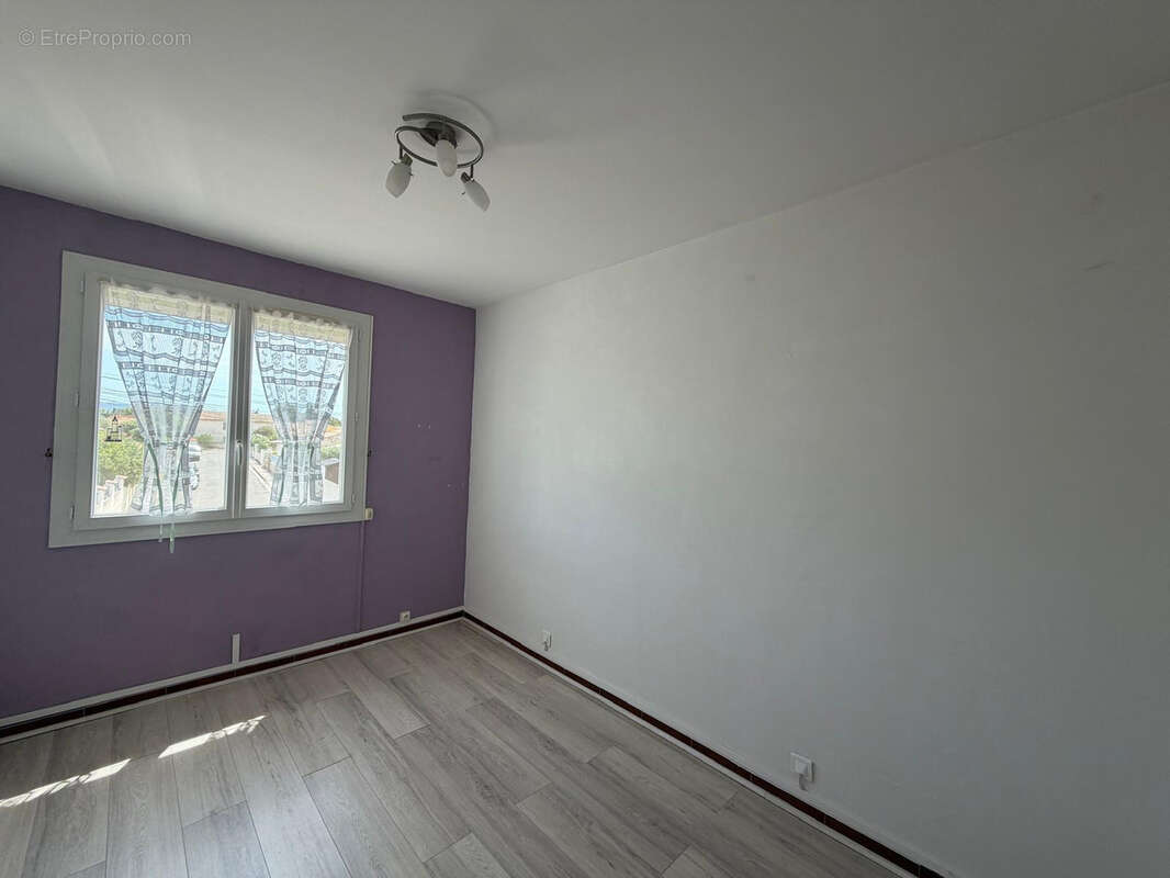 Marignane,  villa 3 logements, garage, terrain de 392 m2, fort potentiel - photo 6