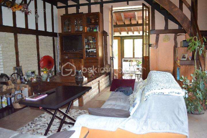 A vendre -longere de 121 m² sur 8000 m² de terrain arbore - photo 8
