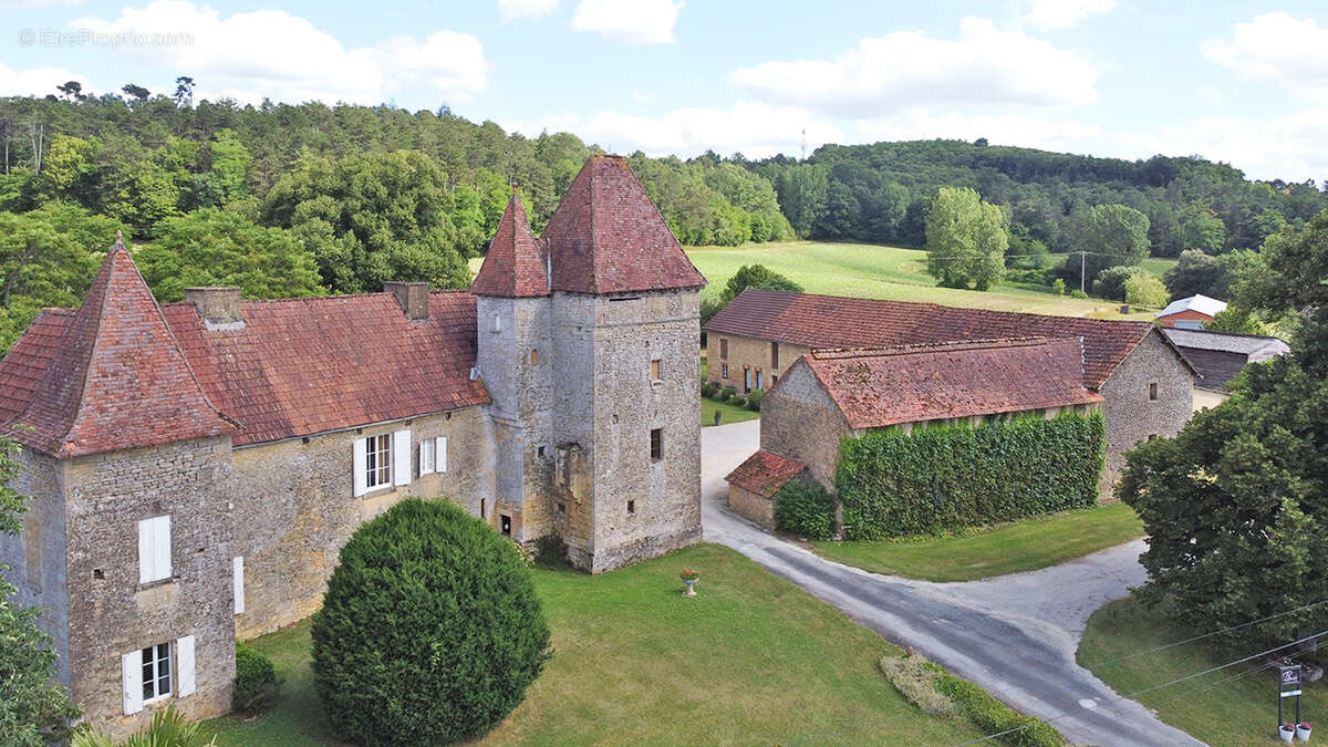 Demeure de prestige Marcillac Saint Quentin 16 pièce(s) 512 m2 - photo 8