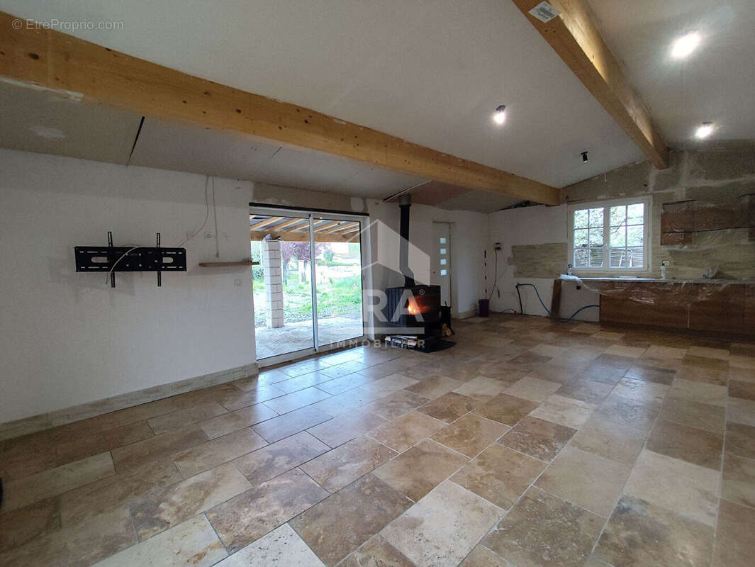 Maison à MAUPREVOIR