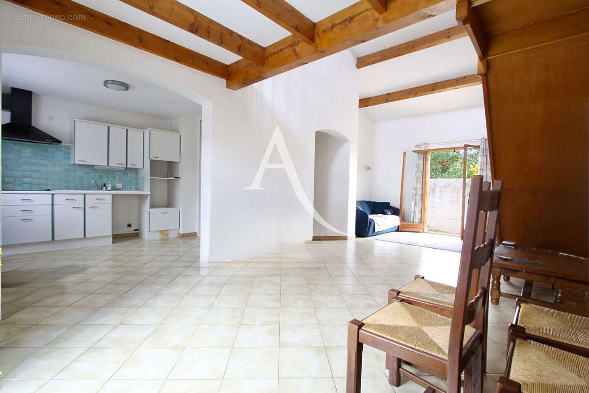 Villeneuve les maguelone - villa non mitoyenne - t5 - construction 1990 -101 m2 - 3 chambres - 1 mezzanine 2 sde - garage - 2 pa - photo 8