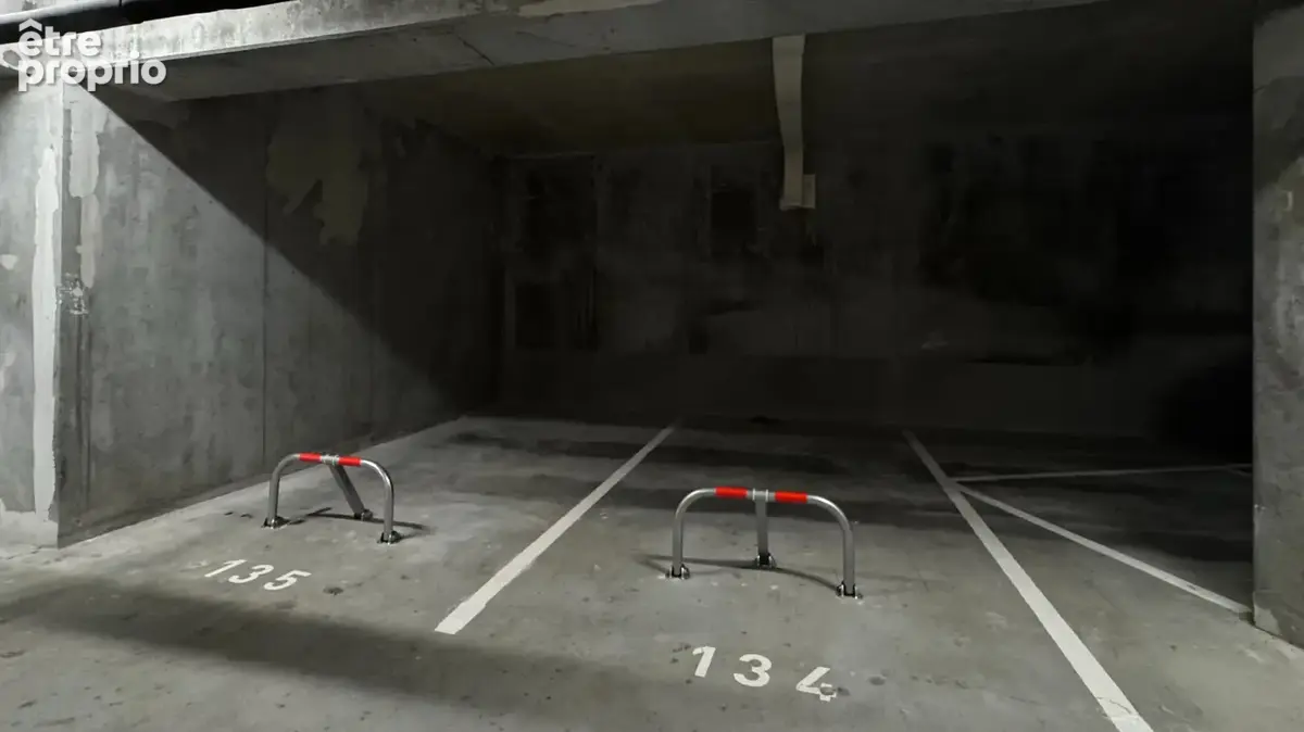 Parking à SAINT-SEBASTIEN-SUR-LOIRE