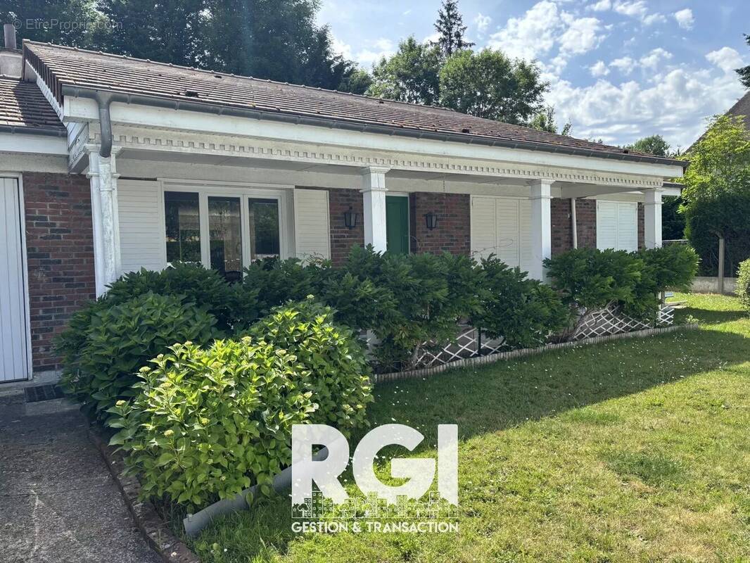 Maison à LE MESNIL-SAINT-DENIS