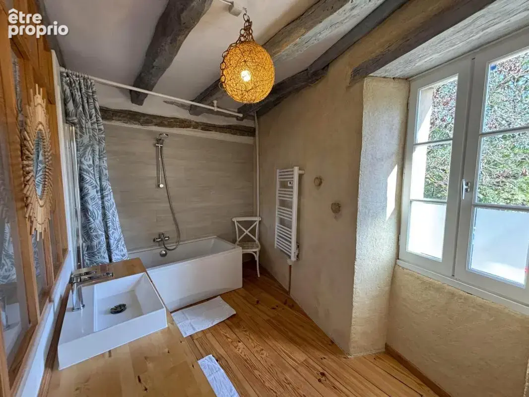 Propriété en pierre rénovée avec maison, 3 gîtes, bassin de détente et fort potentiel locatif – Périgord Noir - photo 12