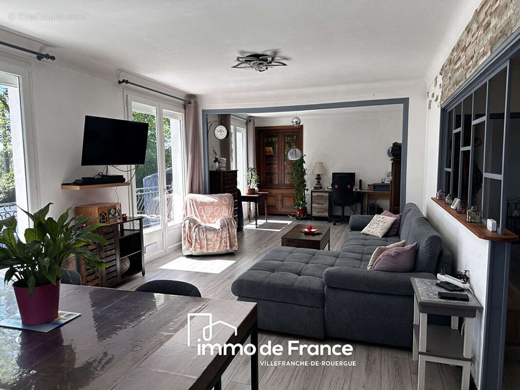 Maison Vailhourles 204 m² habitables, 6 chambres, garage et abri camping-car sur 1075 m² de terrain clos - photo 4