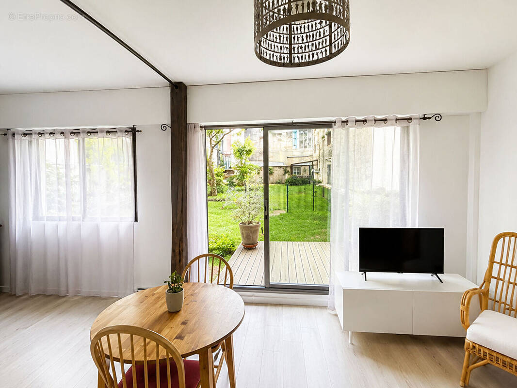 Appartement à PARIS-15E