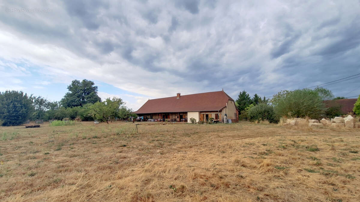 Authentique ferme bressane à colombages rénovée avec 2 logements et 1 hectare de terrain - photo 16