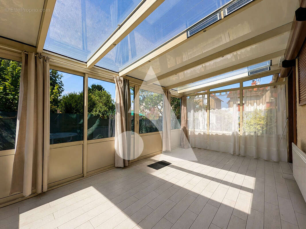 Maison 125 m² - rafraichissement a prévoir - 5 min gare - photo 6