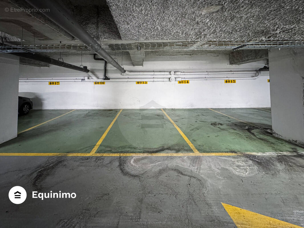Parking à COURBEVOIE