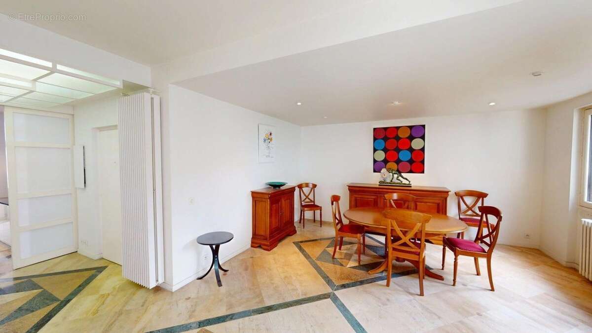 Charmant appartement de type 4 de 112 m² avec Terrasse Plein Sud et Vue Panoramique à Bagnères-de-Luchon - photo 6