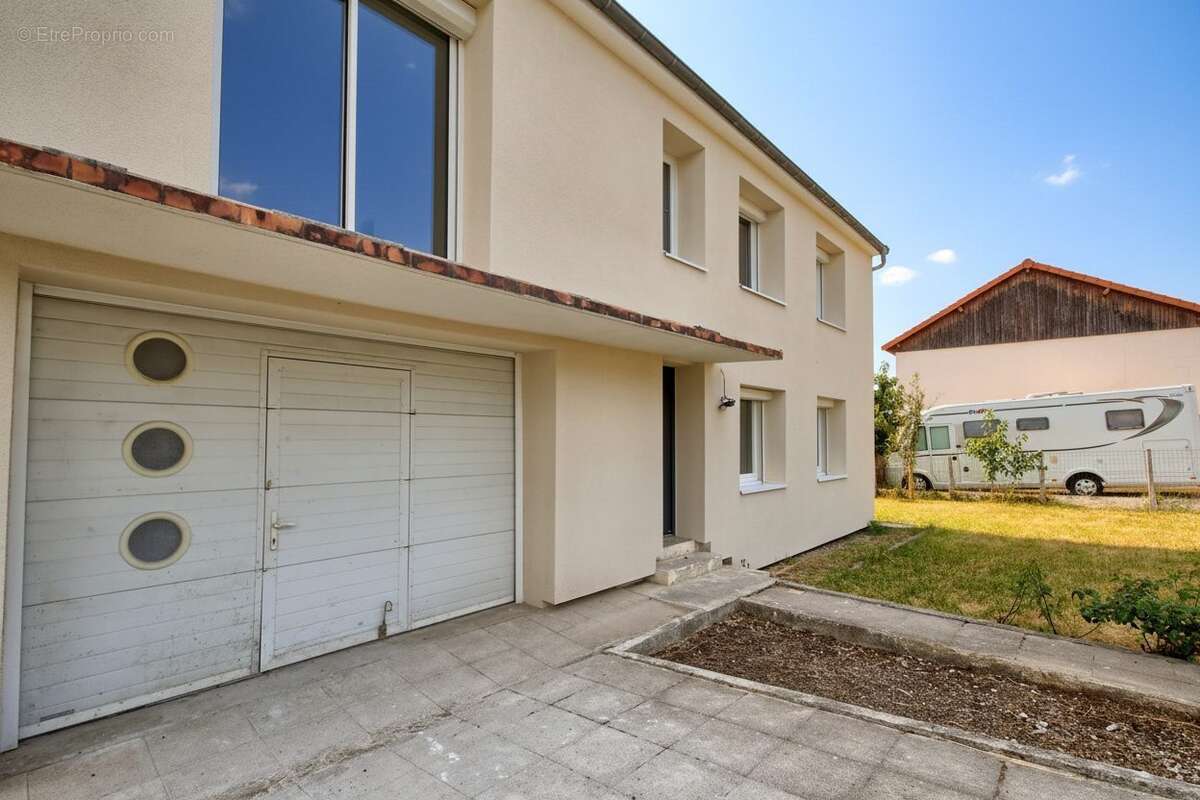 Maison 129 m² à Le Cendre  - photo 6