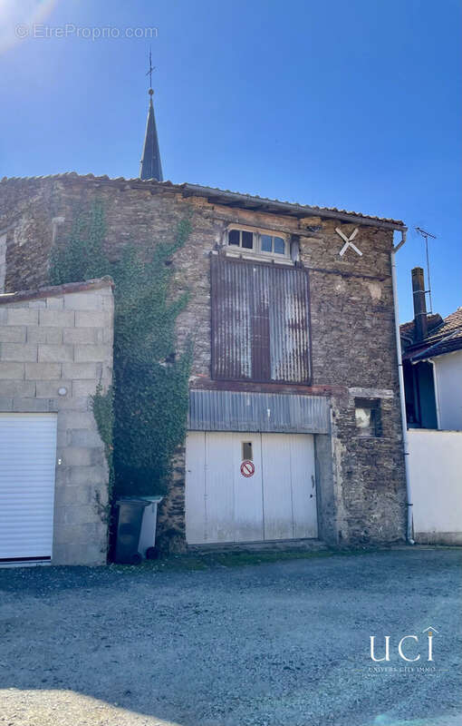 Maison 250 m² à La Regrippiere  - photo 3