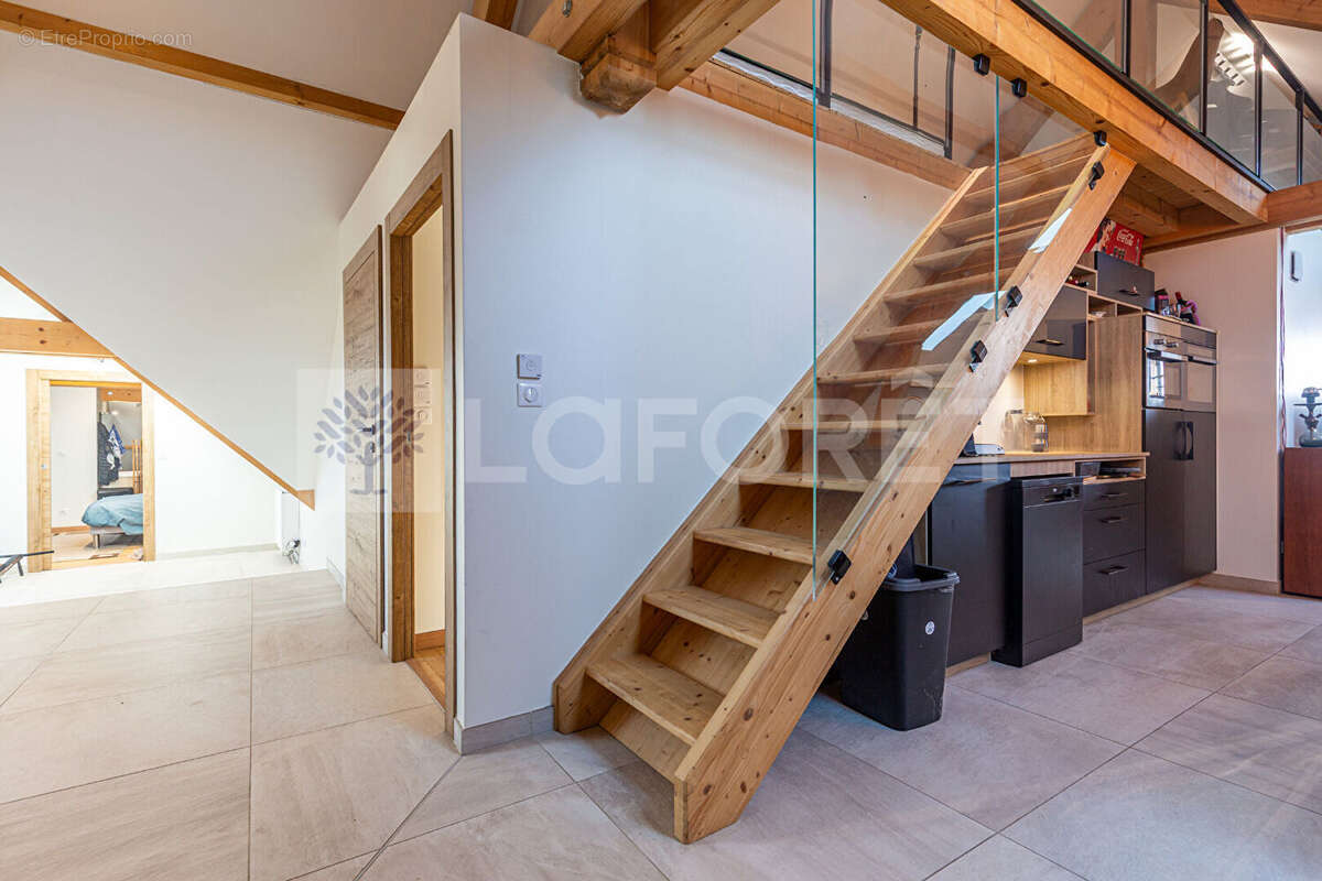 Agence immobiliere laforet - "dodonea" - annecy / seynod - appartement duplex t5 de 189,4m² au sol et 119m²  loi carrez - cave - - photo 14