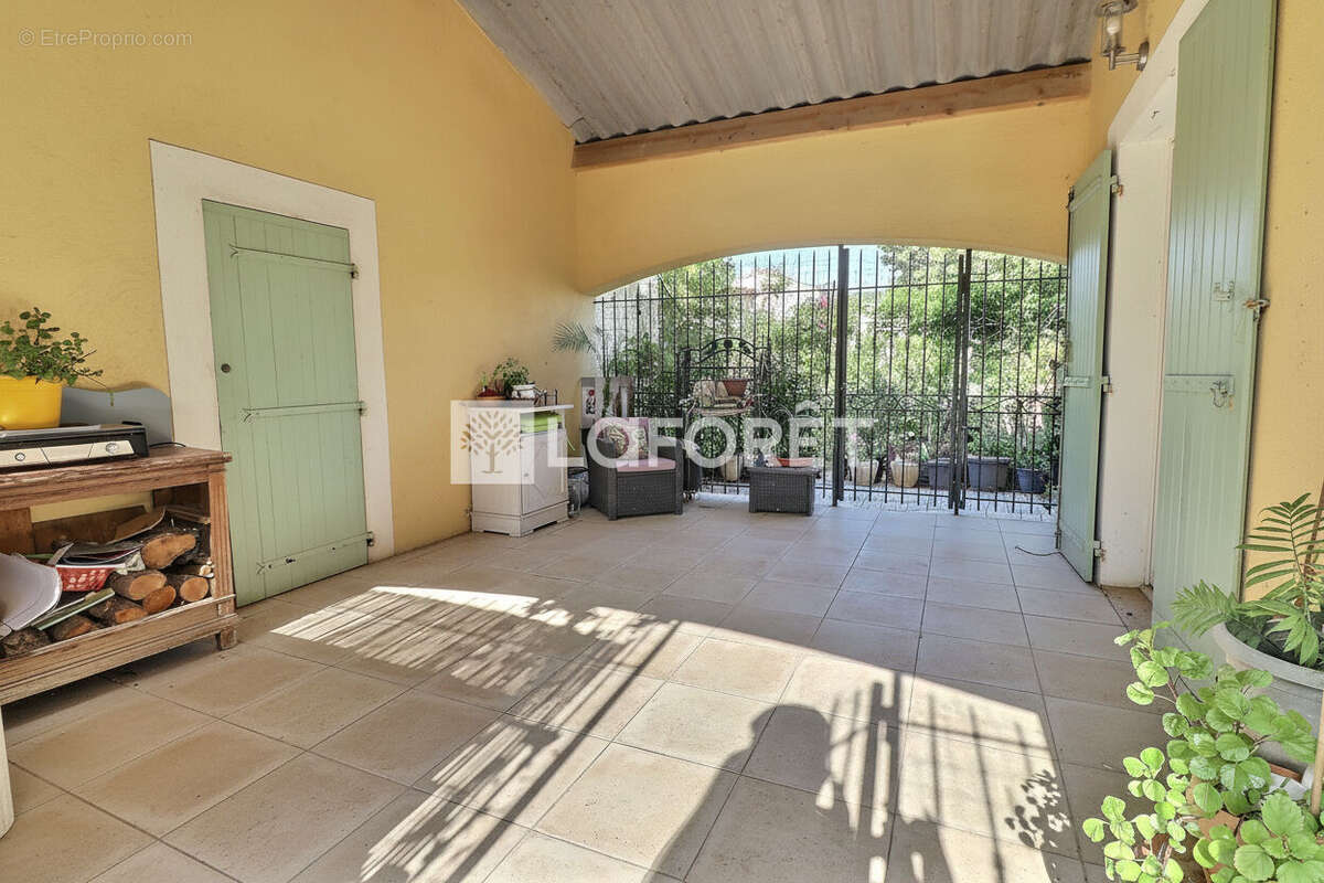 Maison Cuers 4 pièce(s) 115 m2 - photo 9