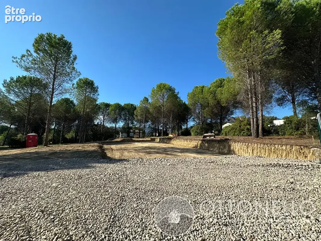 Terrain à ROQUEBRUNE-SUR-ARGENS