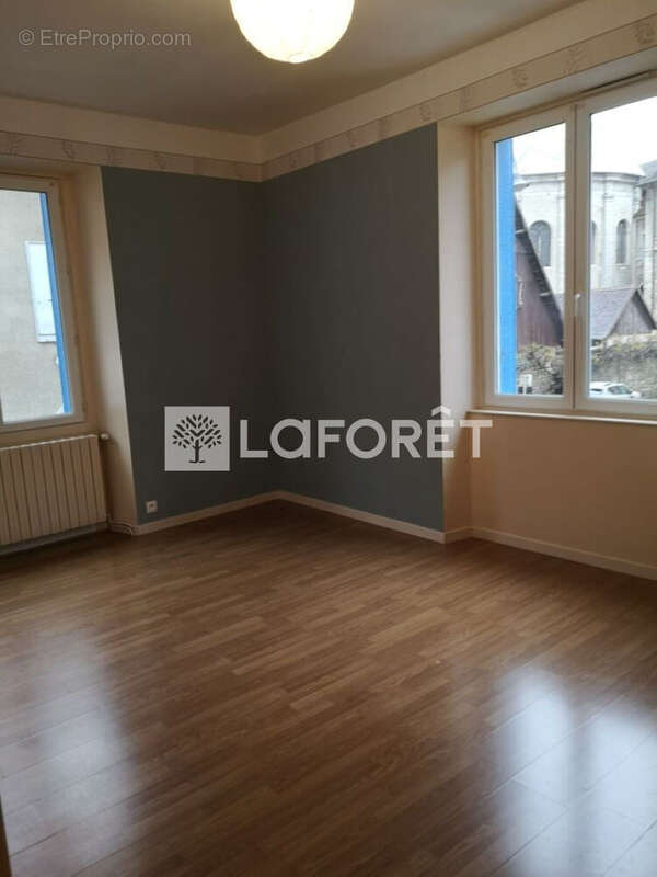 Appartement à SALINS-LES-BAINS