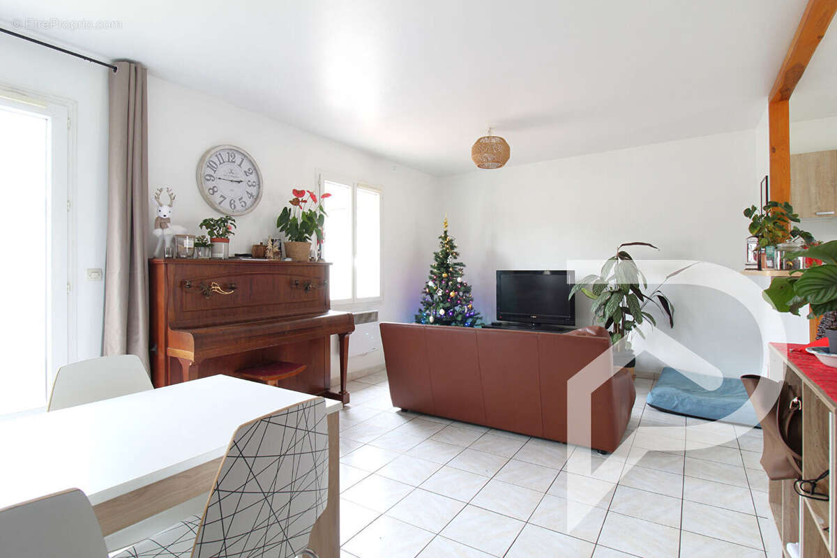 Maison à LONGUEIL-SAINTE-MARIE