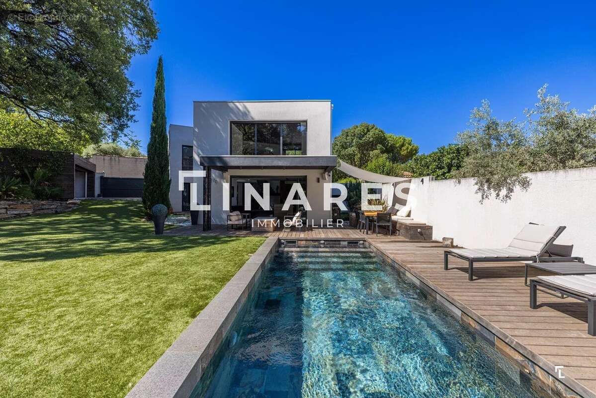 LA CONFIDENTIELLE - Villa T4/5 de 155m² - Piscine - Garage 39m² - Terrain 985m²  - 13012 MARSEILLE - photo 29