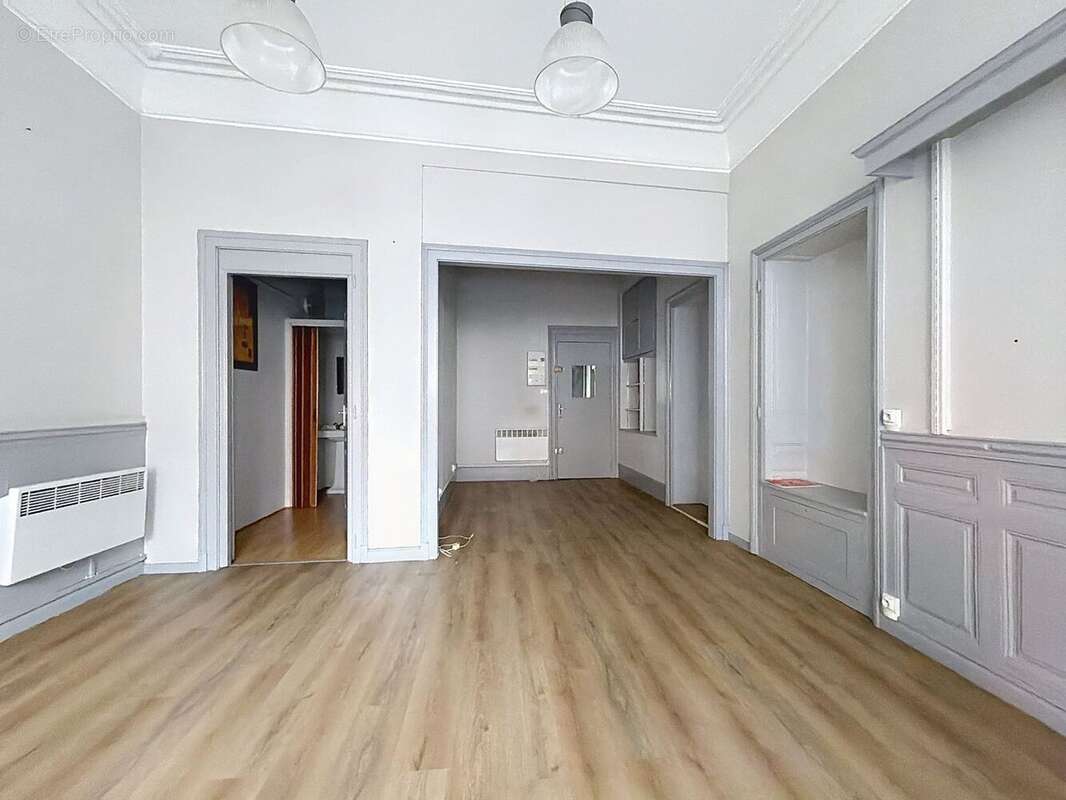 Commerce à LUXEUIL-LES-BAINS