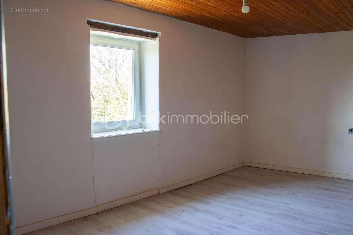 Maison en pierre de 100 m², 4 chambres, atelier et terrasse couverte - photo 9