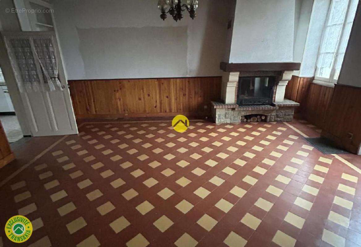 Maison à AINAY-LE-CHATEAU