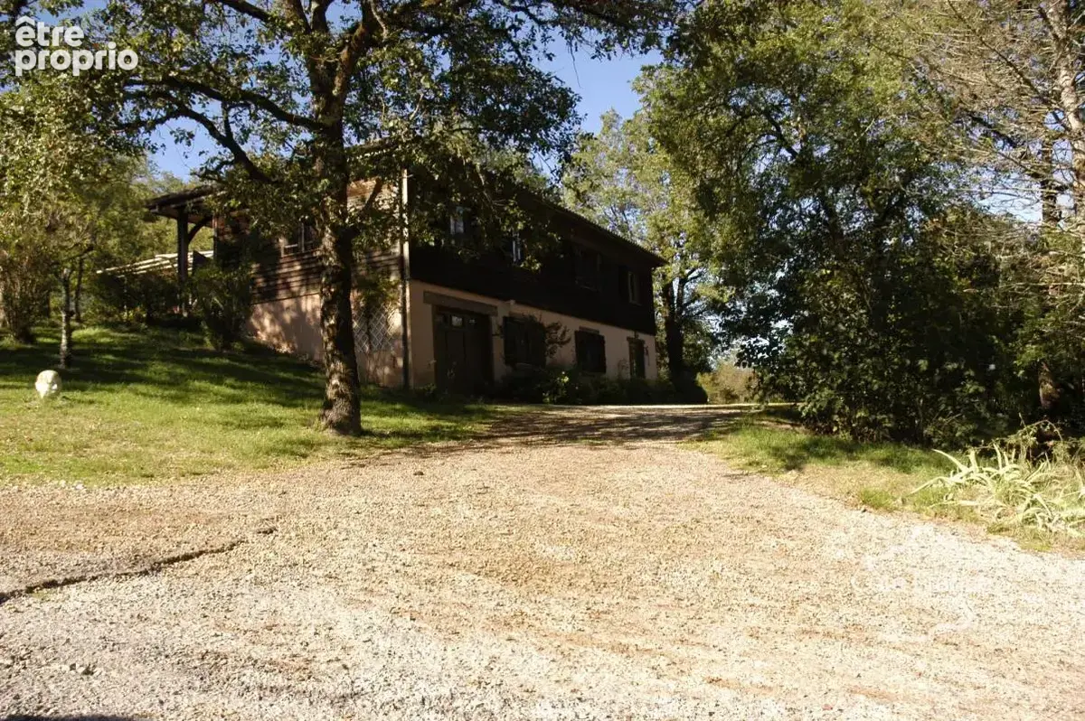 Maison avec belle vue, grand hangar et 4.3 ha terrain - photo 2