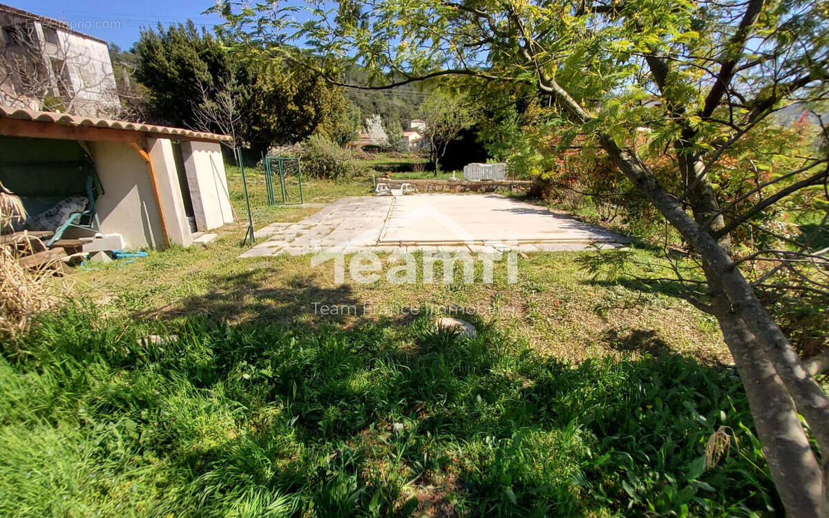Terrain à SAINT-FLORENT-SUR-AUZONNET
